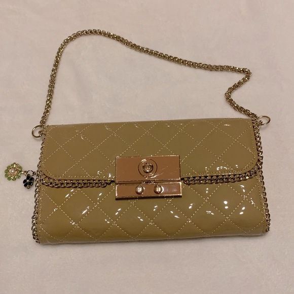 Elegant Gold Quilted Clutch - Picture 9 of 9